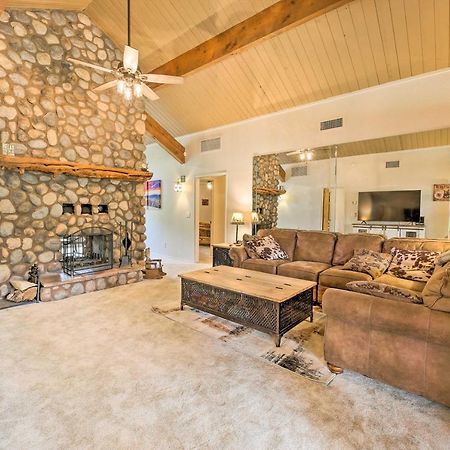 Lush Pinetop Retreat With Large Deck And Wooded Yard! エクステリア 写真