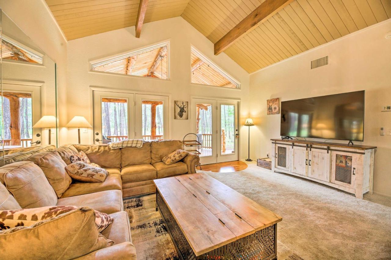Lush Pinetop Retreat With Large Deck And Wooded Yard! エクステリア 写真