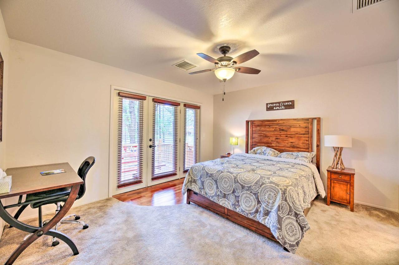 Lush Pinetop Retreat With Large Deck And Wooded Yard! エクステリア 写真