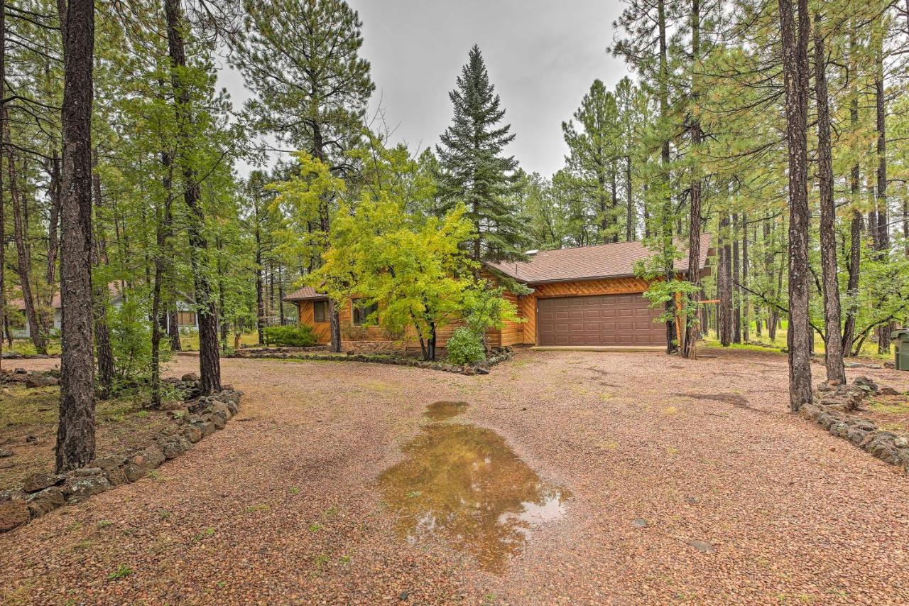 Lush Pinetop Retreat With Large Deck And Wooded Yard! エクステリア 写真