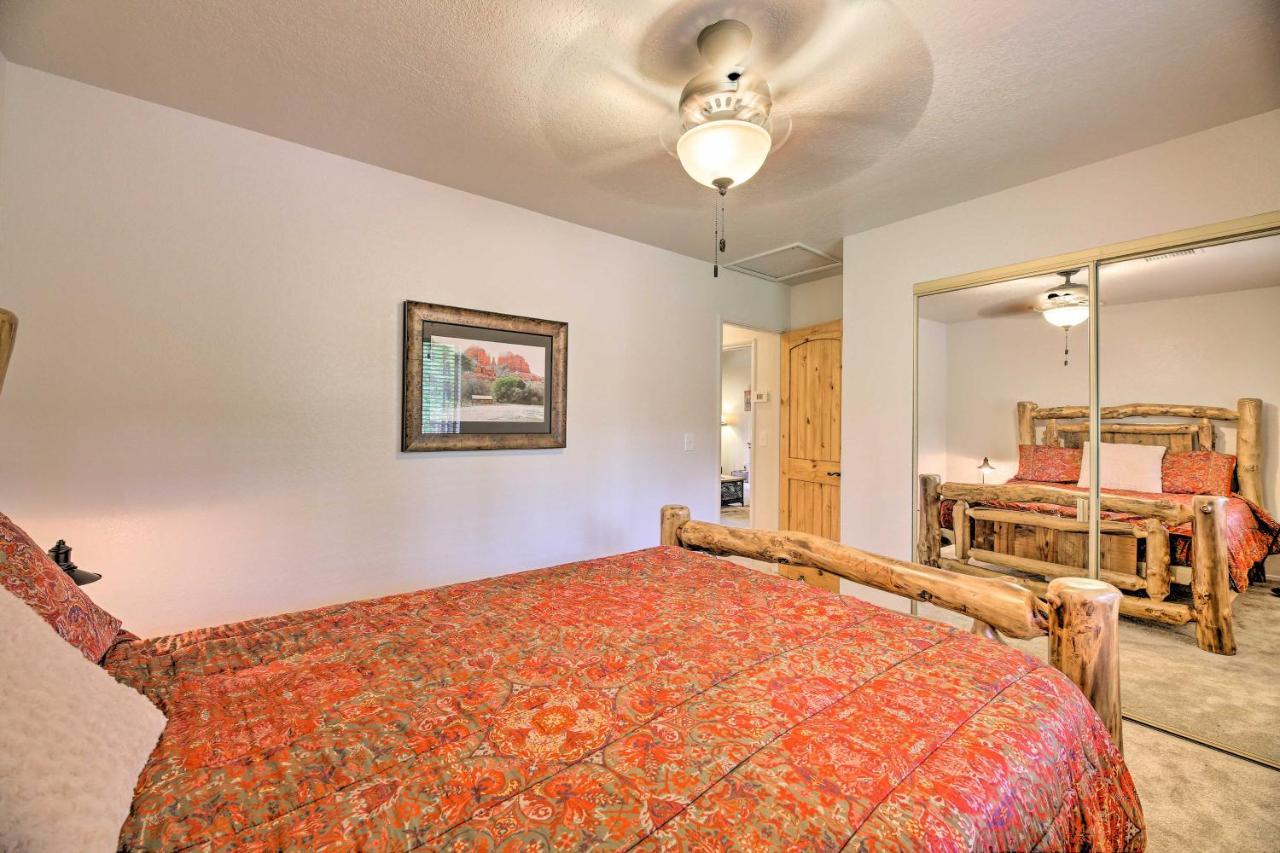 Lush Pinetop Retreat With Large Deck And Wooded Yard! エクステリア 写真