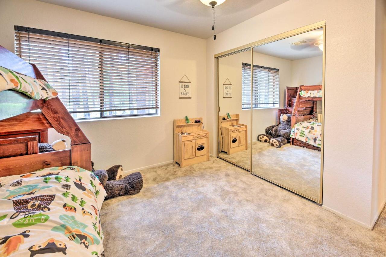 Lush Pinetop Retreat With Large Deck And Wooded Yard! エクステリア 写真