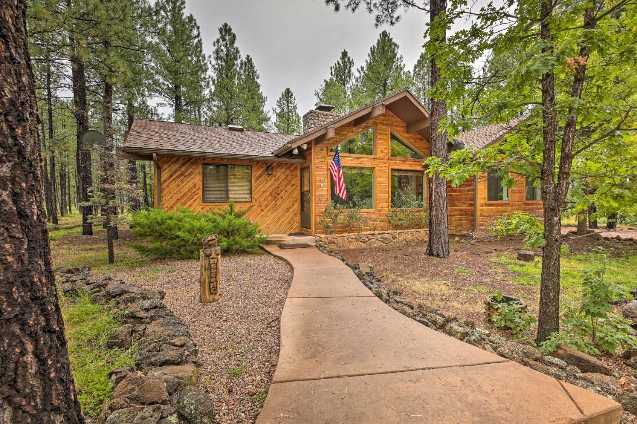 Lush Pinetop Retreat With Large Deck And Wooded Yard! エクステリア 写真