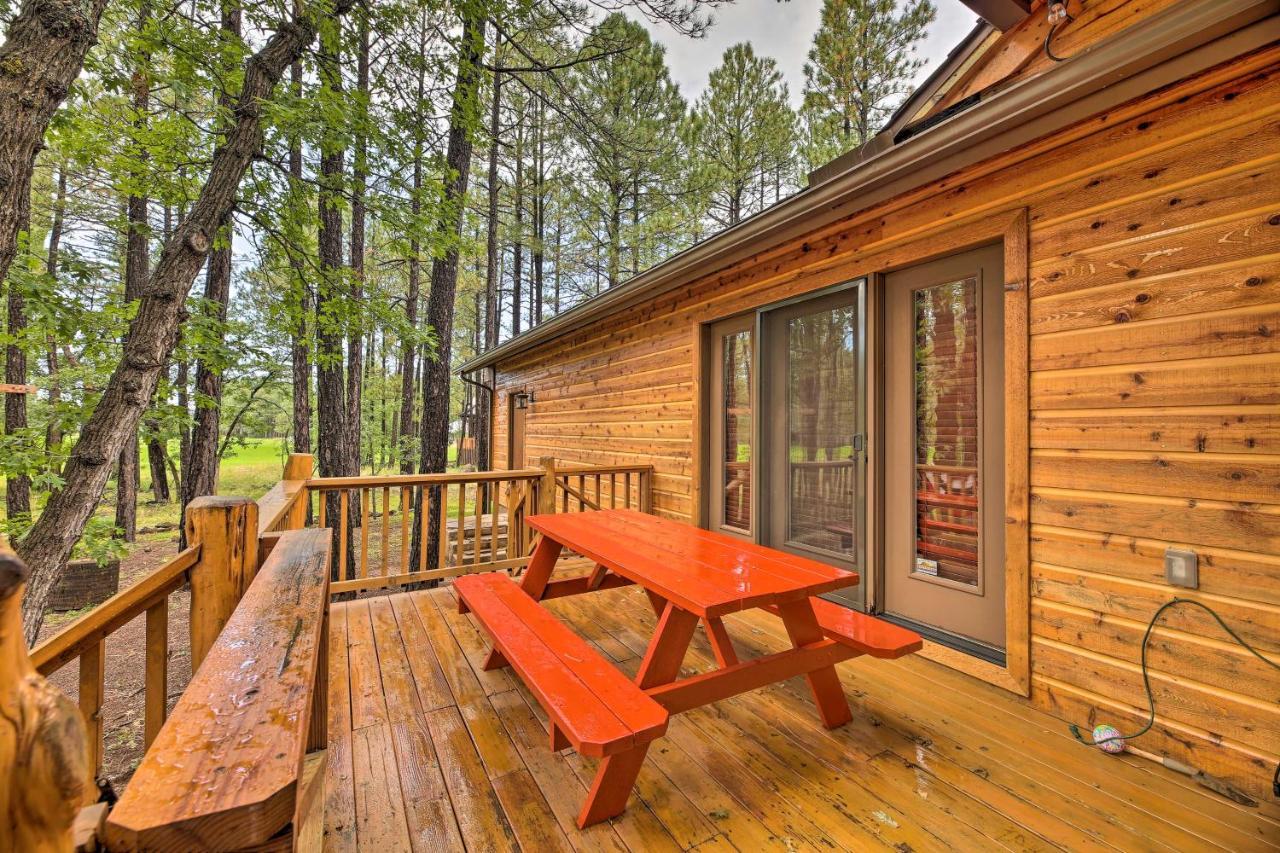 Lush Pinetop Retreat With Large Deck And Wooded Yard! エクステリア 写真